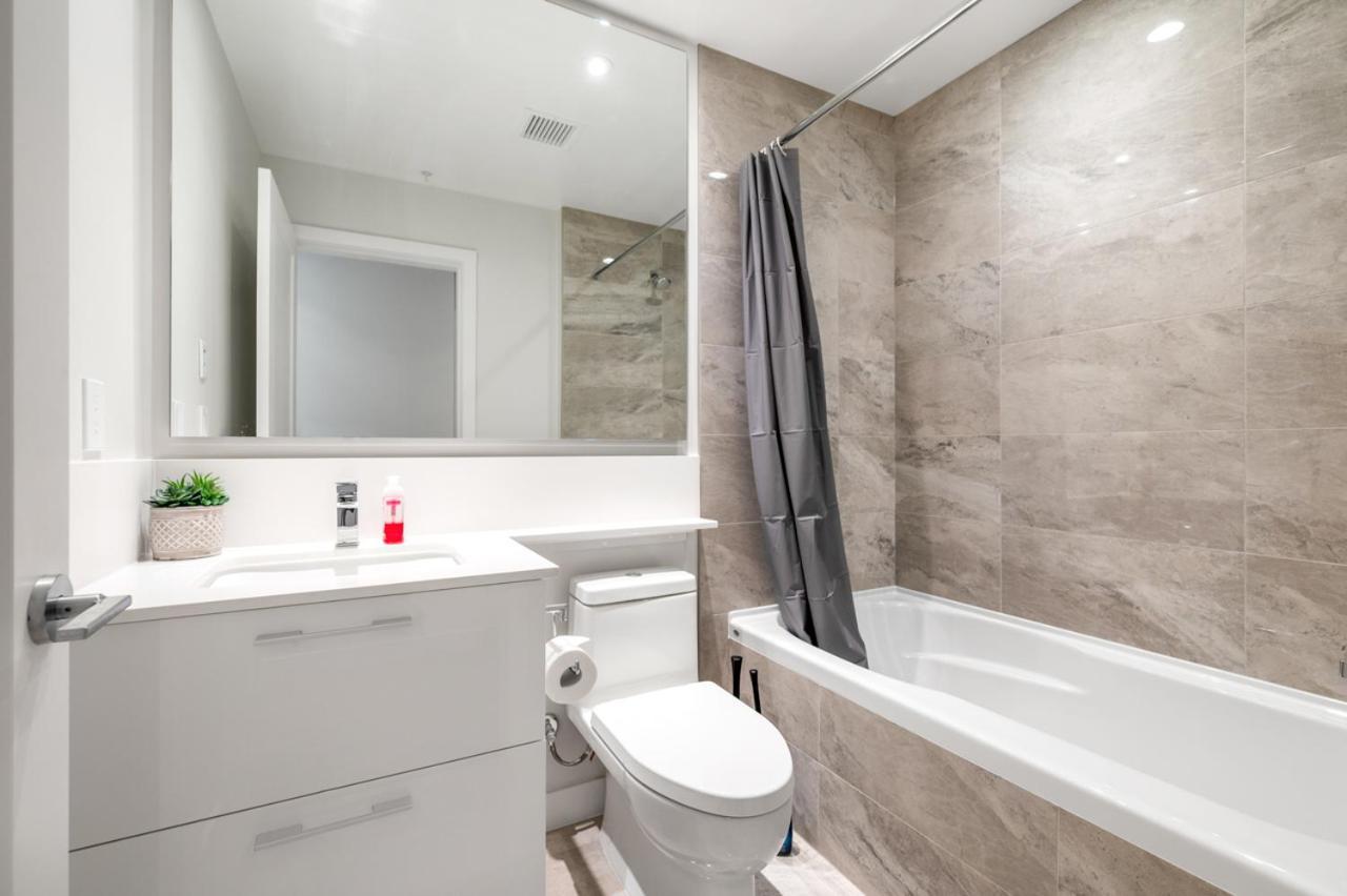 Urban Oasis: Stylish Apartment Retreat At Ubc Vancouver Luaran gambar